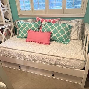 Pottery Barn Teen~2 Aqua Pillow Sham Covers+1 round pillow+1 rectangle pillow